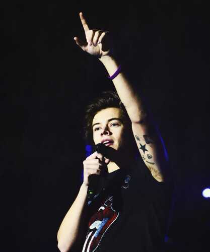 FOLLOW @cheshirecxnt ITS MY MAIN ACC. PLEASE AND THANK YOU! I FOLLOW BACK, JUST ASK. :D
