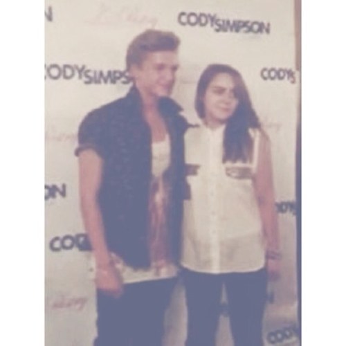 Hey my name is Ashley and Cody Simpson is my strength-ness. He makes me happy. My Story: http://t.co/Jvr4tIDtuk Personal: @ayooashleymarie
