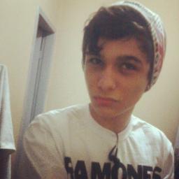 Nunca renegue a sua identidade e nunca mude a sua personalidade,você e assim,eu sou assim,esse e o meu cabelo baby,essa e minha identidade.♥Baby,Born This Way♥.