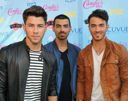 JONAS ARE BACK BABY! - I follow back!! - Just ask ;) GO BUY FIRST TIME ON ITUNES NOW!! #BABYJONAS ON THE WAY YAY!