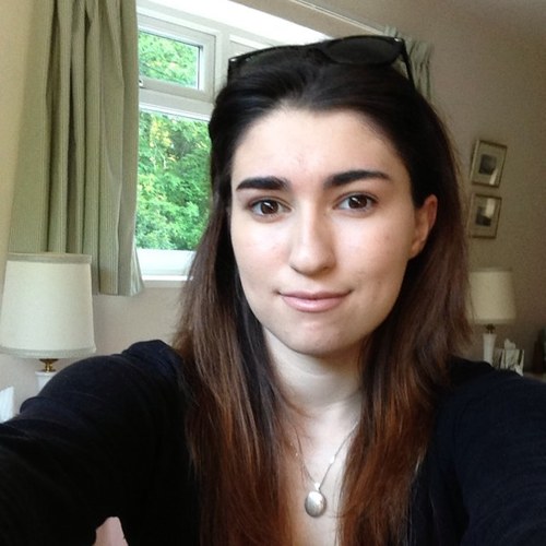 itsalicecarver's profile picture. Boo.