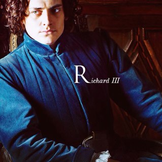 I'm in love with Aneurin Barnard and i love him as Richard in The White Queen. I live in London✌. aneurinbarnard+teenwolf+vampiredaires❤.