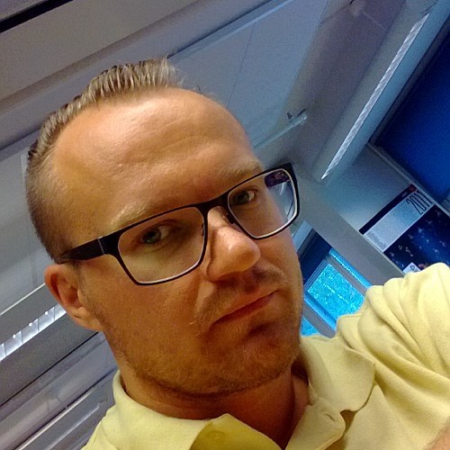 Credit Recovery Specialist (dagliga bankärende också på 🇸🇪), luottamusmies, valtiotieteilijä, some-hassuttelija