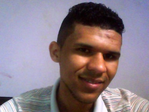 • Eu sou um Homem como todos os outros,
só estou vivendo diαs iguαis, de mαneirαs diferentes !
eu gosto de αproveitα α vidα !