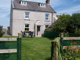 4* self catering accommodation in Rhossili, Gower. Two cottages, sleeps up to 15, available separately or as 1 unit. Dogs welcome.