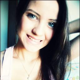Sorria, mesmo que seu coração esteja doendo.