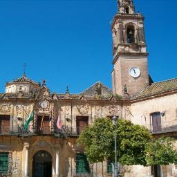 Lora Del Río fue fundada en torno al año 1900 a.c.por los Tartesos,posteriormente fue un asentamiento Romano,luego reconquistada por Fernando III a los árabes.