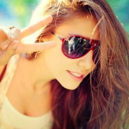 Moi c'est Cath, 15 ans. On ne se connait pas, mais je sais que tu m'aimes déjà. Et puis si t'es pas content, va éplucher des patates.