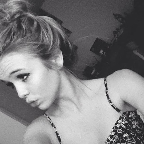 Autie Horan here ! Dad is @Priv_JHoran and sister is @ItsKelseyBabe_ 
I love to dance and be crazy !