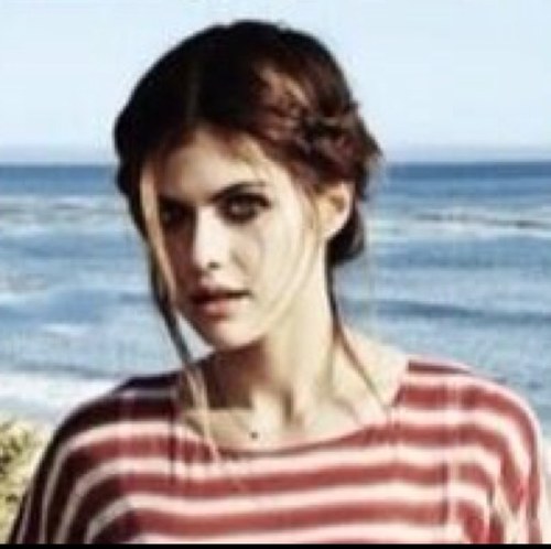 Daughter of Frederick Chase and the goddess of wisdom, Athena. Dyslexic with ADHD. Don't bother initiating a conversation if you're just going to ignore me.