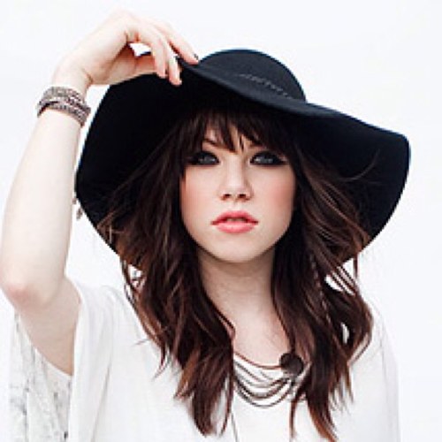 hey,i'm carly. • singer • single • so call me maybe. owo