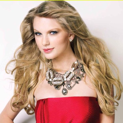 Taylor Alison Swift,
-flawless
-gorgeous
-awesome
-talented
-wins LOADS of Grammys