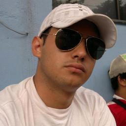 No quiero una persona perfecta, sólo quiero a alguien para hacer tonterías, alguien que me trate bien y que le encante estar conmigo