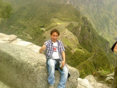 Ing. de petroleo,en la foto con una panoramica increible desde Huayna Pichu,debajo Machu Picchu