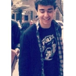 epicgrande's profile picture. i don't know how you can hate from outside Ariana's castle, you can't even get in... hahaha #leggo boy arianator. ツ