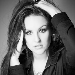 Gosto de escutar música, sou fã da @Kefera adoro comer brigadeiro :) seguindo sigo de volta ok?