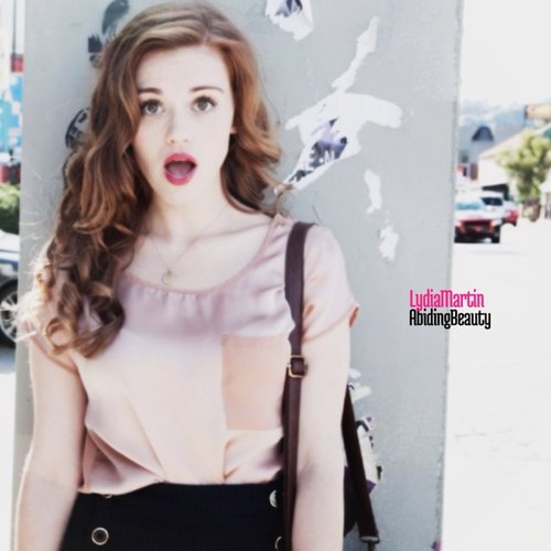 Never frown, someone could be falling in love with your smile. [TW|RP] |