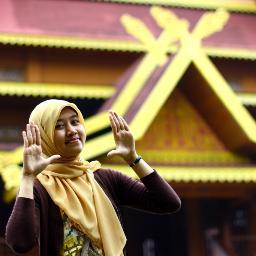 I'm the one u met, u meet, n u'll meet. Just the way I am :)