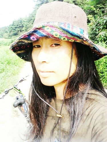 mrbigtak's profile picture. 세상의 모든 음악 책 자연 그림을 그리고 축구를 사랑하는 긴머리 총각 ㅋ