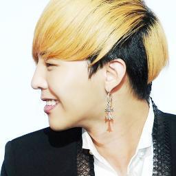 LUV2J 님의 팬픽 작곡가 g-dragon의 25살 G-Dragon 패계입니다.싱크상 말투가 딱딱합니다. 그점 이해 부탁드립니다- 싱크지적은 언제나 달게 받습니다. 변태팬더 @ComposerGD_LSH 전 실제 G-Dragon이 아닙니다. ( I'm not real G-Dragon )