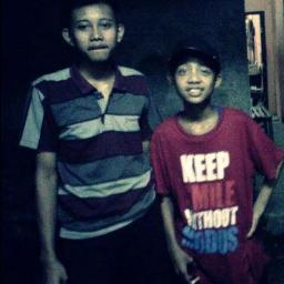 Follow me! And mention for follow back :D I'm just simple boy who find friends at social network twitter :)