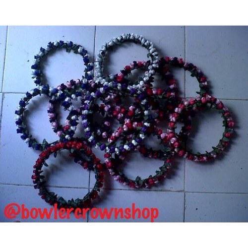 Kita khusus jual flowercrown dan bowlerhat!! Minat? For serious order bisa sms: 083806154122 . thanks for order