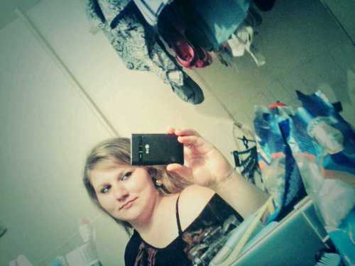 Hi. My name's Andrea. I'm 17(1996.09.30.) years old. I play guitar. I love music!!


Follow me, because I follow back! :):)