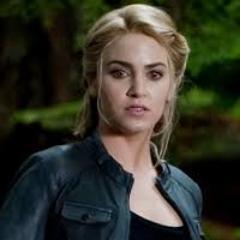 [V] by @TwilightS_ID•Emmett's•Olympic Coven•Vegetarian Vampire•Enhanced Beauty•#OpenMate•My beloved sister @BellaMS_Cullen