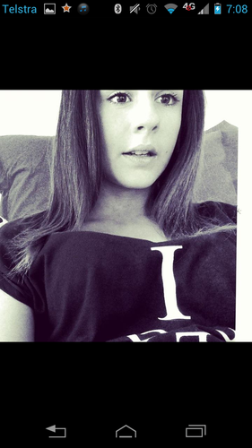 aishavee's profile picture. Follow me and i follow back :)