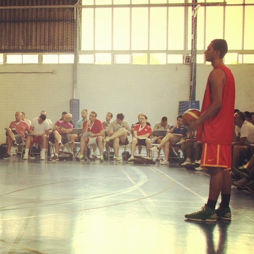 jugador de baloncesto del EBA del cb santacruz