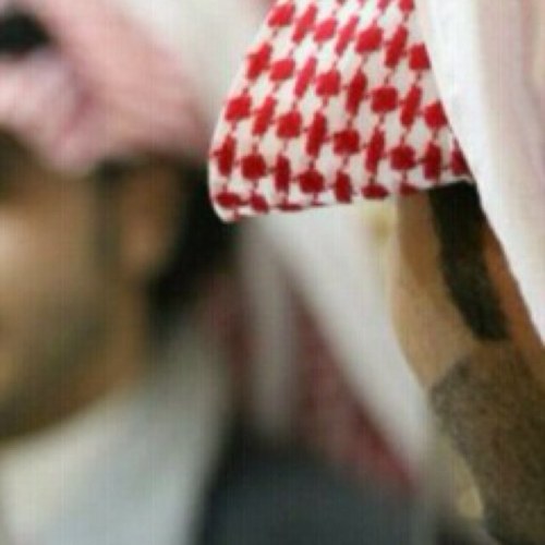 كنت شاعر ، بس شاعر ، وكنتِ الهام المشاعر.