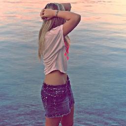 Kaaarolina17's profile picture. 