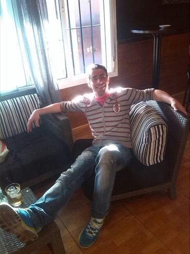 Alegre,divertido y amigo de mis amigos