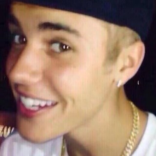 VOTE FOR JUSTIN DREW BIEBER
http://t.co/UoGRRIhrHJ