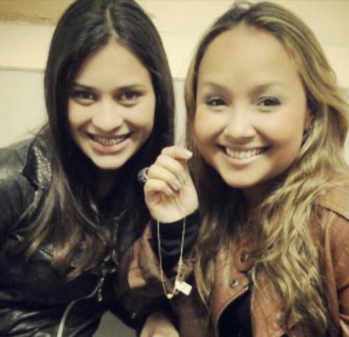 Sou serva de um Deus SANTO  a ele toda gloria toda honra e louvor !! Admiro muitoo e sou super fã da cantora @brunakarlabk