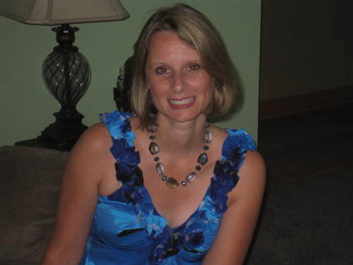 A Mom to 20y/o son, and 13 y/o daughter. Wife, nurse, lover of cats, art, karaoke, and reading. Love the simple things in life.