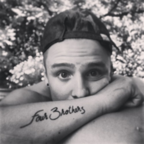 bretttonin's profile picture. Amazed by the world's displays	 |		ig: @bretttonin