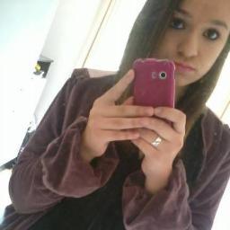 I love my life,with problems more I always walk happy *--*