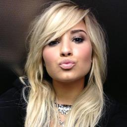 demetria lovato Profile