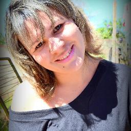 amu educar, adoro fotografar, minha familia é minha base e a maior paixão é pelo timão !!