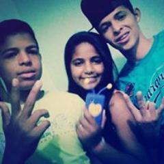 se hoje tenho mil motivos para sorrir é porque tenho você na minha vida ósaadiia & Alegria NMNM..^^........