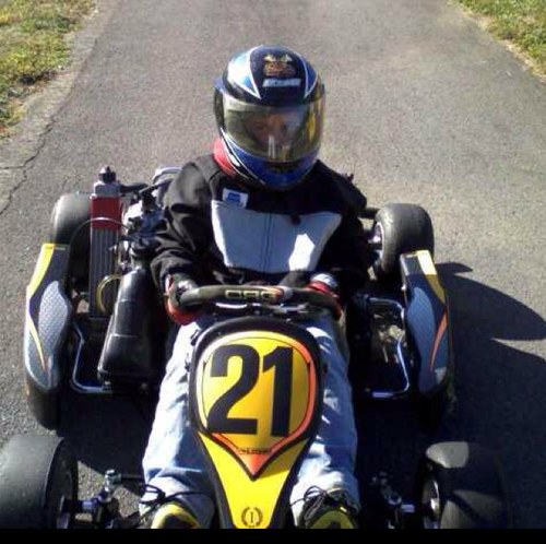 The driver of the number 32 in Iracing obutto gaming cockpits and mainperformance pc