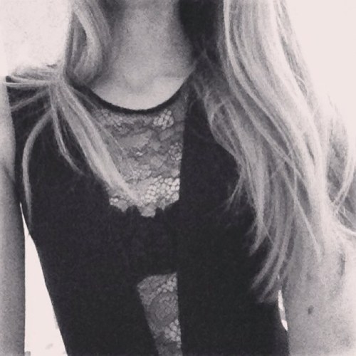 Wrestling fan ♡ An Ambrose girl. Rugby lover. ✈ Makeup junkie. http://t.co/qZJjlo3fwy