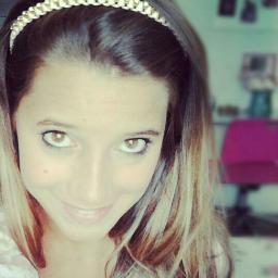 Apenas uma garota, com alegria de uma criança, a malícia de um adolescente e sentimentos de uma mulher.