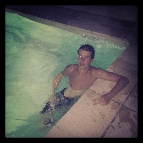 KhALiFa8612's profile picture. 