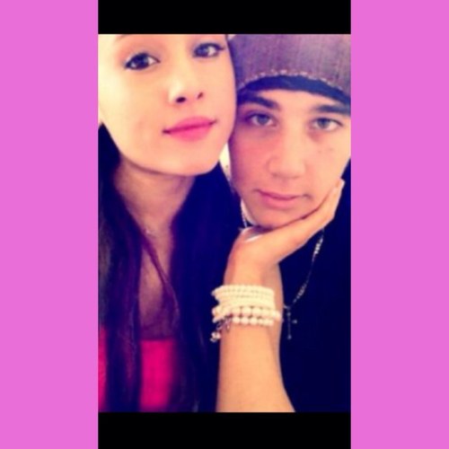 I ❤ ariana grande she is amazing an insparation to everybody so yeah