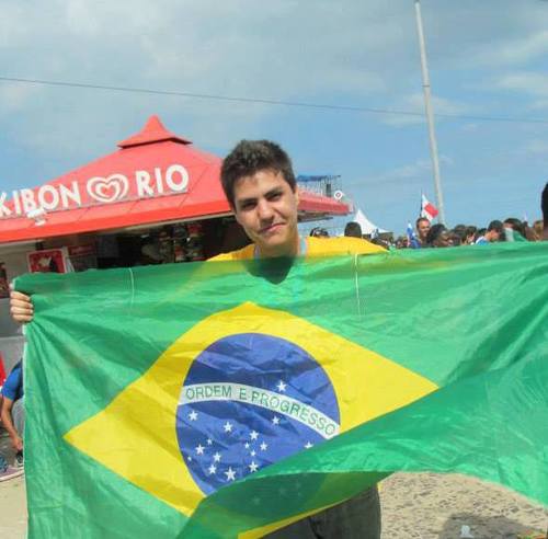 Tenho 19 anos, moro em Duque de Caxias, Rio de Janeiro. Gosto de música e filme. Amo minha família, Deus e meus amigos.