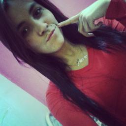 Sou inquieta, sou ansiosa,Sou agitada, sou divertida,sou contente. Sou palhaça feliz.Sou indecisa e confusa.Sou cômica.Sou Louca.