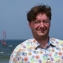 Over 25 years of experience in journalism, corporate and marketing and political comms. Passionate for science, tech and people. Cycling and golf addict.