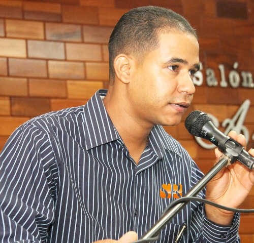 LOCUTOR DE PROFESIÓN,LABORO EN THOMAS COMUNICACIONES,RADIO ZAMBA,Stgo Rdguez.RD